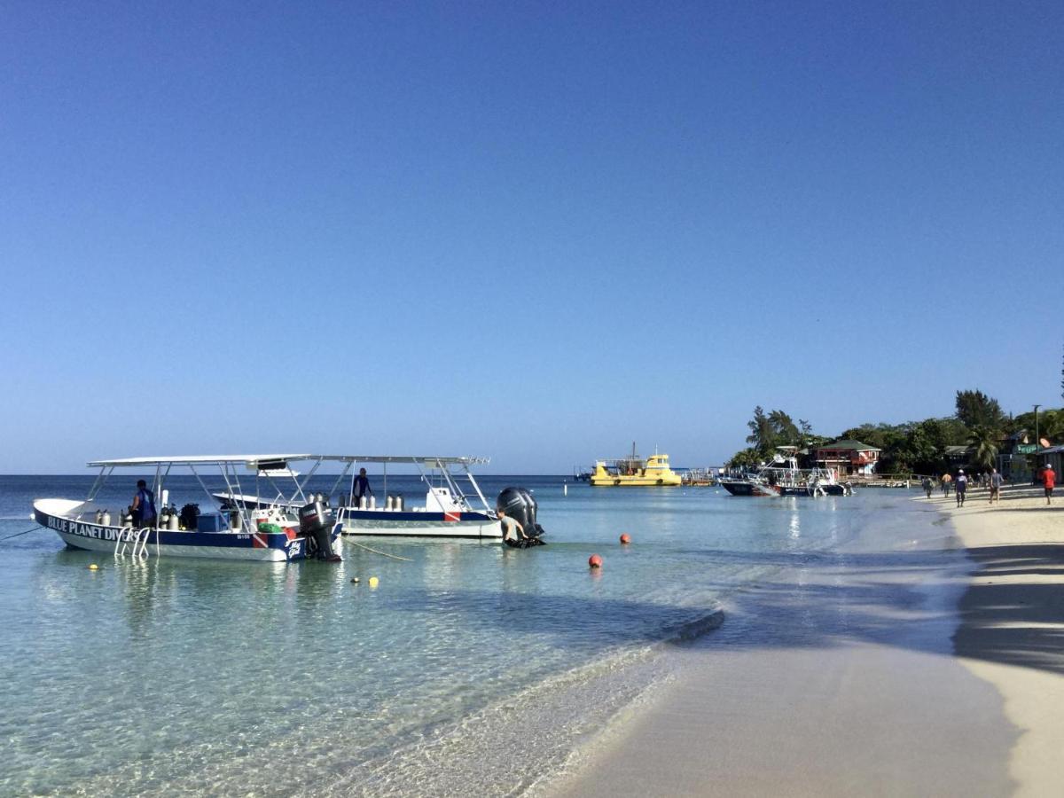 Tortuga Bahia. Lower West Bay Exterior photo