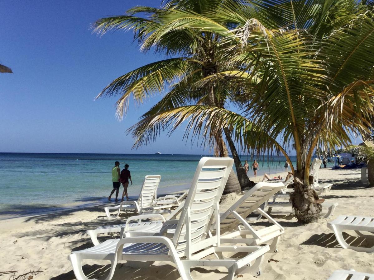 Tortuga Bahia. Lower West Bay Exterior photo